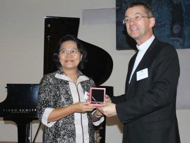 Dr. Juliana Murniati - Verleihung der Bene Merenti-Medaille für Ihr Engagement